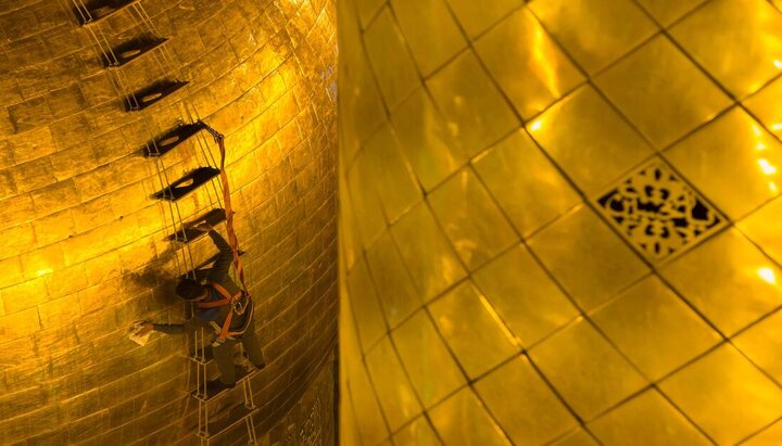 Lavaggio della cupola del Santuario dell’Imam Husayn (pace su di lui) alla vigilia del mese di Muharram