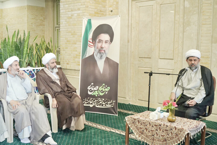 تصاویر / نشست اساتید و فعالان مراکز معارف اسلام ناب استان زنجان