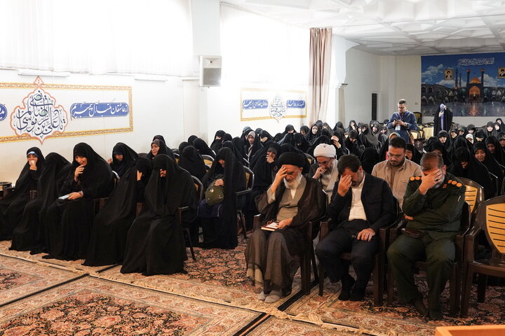تکریم بانوان فعال اجتماعات شبانه استان قم در حرم بانوی کرامت