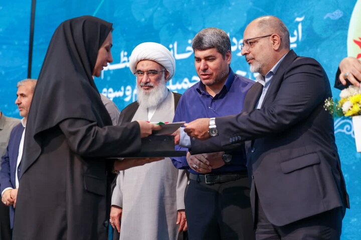 تصاویر/ تجلیل از خانواده‌های شهدا در بوشهر