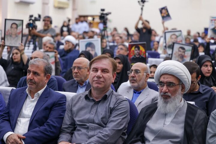 تصاویر/ تجلیل از خانواده‌های شهدا در بوشهر