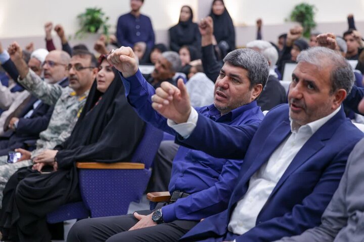 تصاویر/ تجلیل از خانواده‌های شهدا در بوشهر