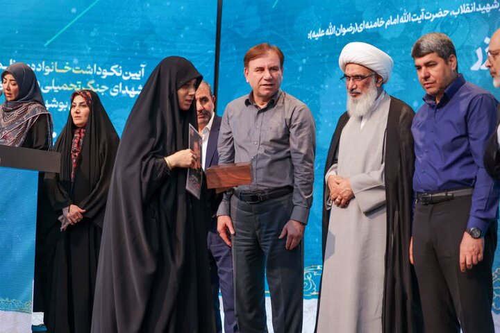 تصاویر/ تجلیل از خانواده‌های شهدا در بوشهر