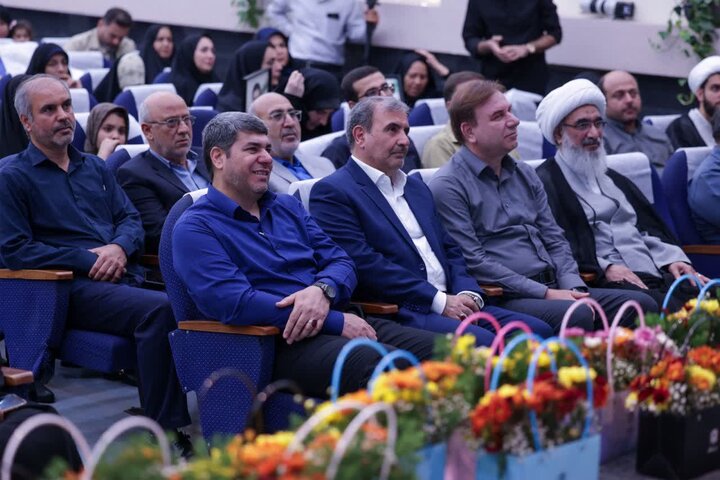 تصاویر/ تجلیل از خانواده‌های شهدا در بوشهر
