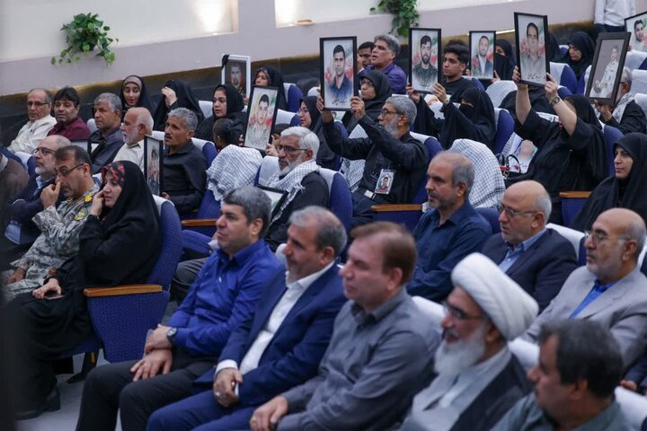 تصاویر/ تجلیل از خانواده‌های شهدا در بوشهر