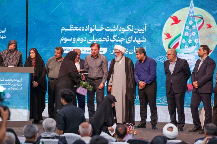 تصاویر/ تجلیل از خانواده‌های شهدا در بوشهر