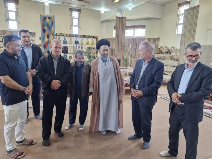 تصاویر/ بازدید امام جمعه خلخال از نمایشگاه صنایع دستی بفرا