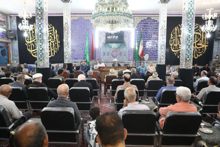 تصاویر/جلسه شورای هیَئات مذهبی شهرستان سمنان در آستانه ماه عزای حسینی با حضور  نماینده ولی‌فقیه در استان سمنان