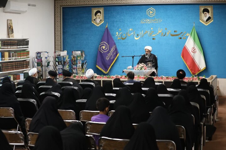 تصاویر/ نشست اخلاقی، تبیینی و بصیرتی آیت‌الله فاضل لنکرانی در جمع کادر مدیریت، مدیران و اساتید مدارس علمیه خواهران
