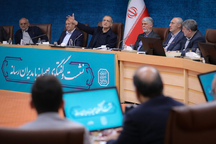 نشست صمیمی رئیس جمهور با مدیران رسانه‌ها