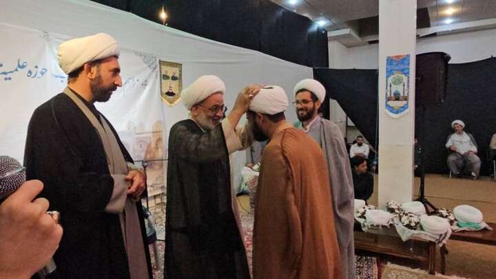 تصاویر/ نخستین مراسم عمامه گذاری در سیرجان