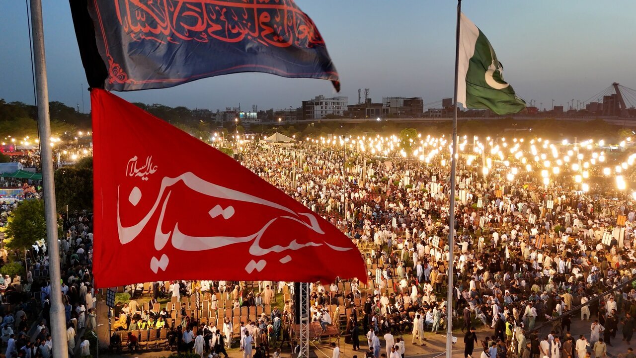 Pakistan’ın En Büyük Siyasi ve Dini Toplantısı, Ümmet Şehidini Anmak İçin Tarihi Minar-e Pakistan Meydanı’nda Düzenlendi