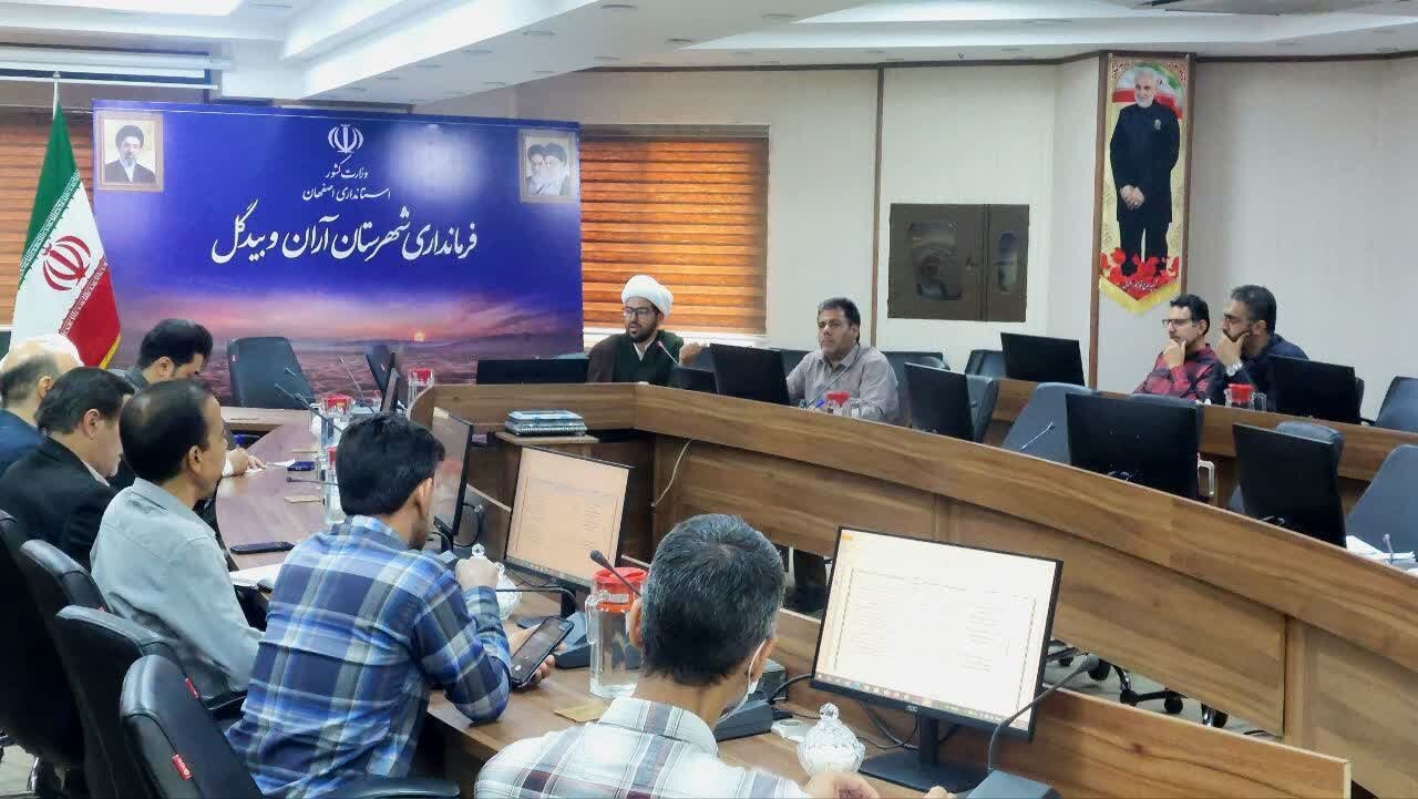 اولین نشست رابطین نماز ادارات آران و بیدگل برگزار شد