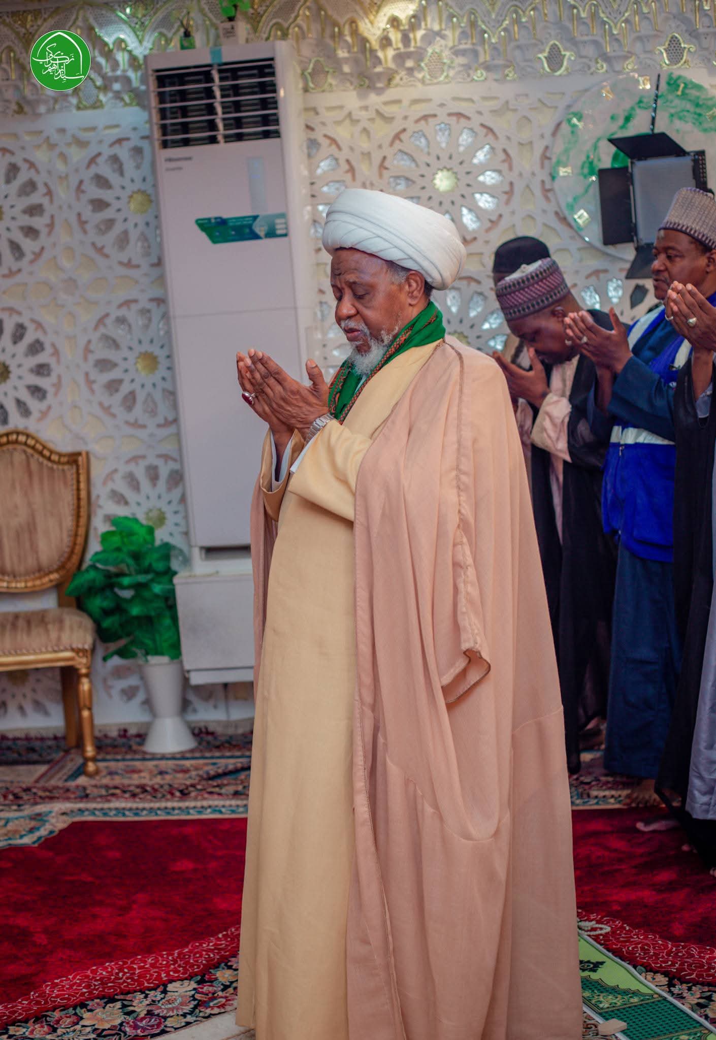 خدمت صادقانه به جامعه باید برای رضای الهی ادامه یابد