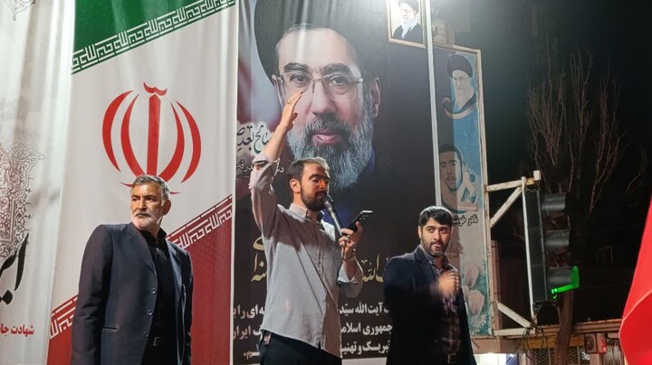 تصاویر/ مردم اسکو  پای کار نظام و رهبری