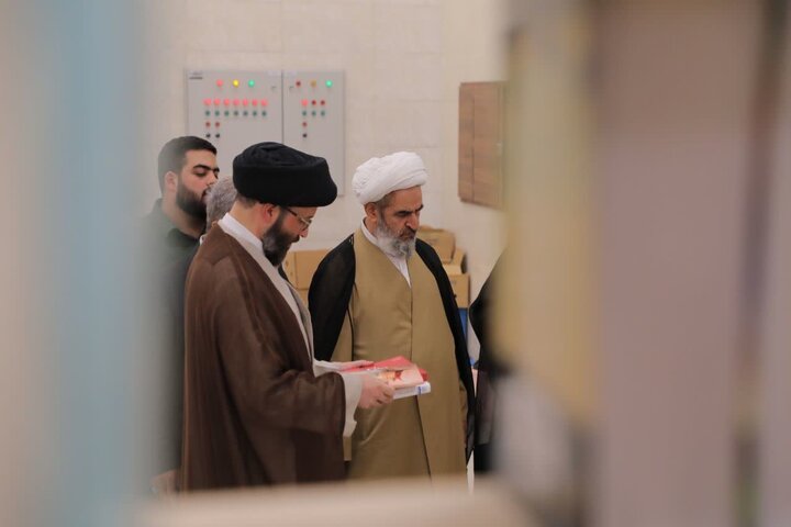 تصاویر/ بازدید آیت‌الله فاضل لنکرانی از مخزن کتاب مدینة‌العلم کاظمیه یزد