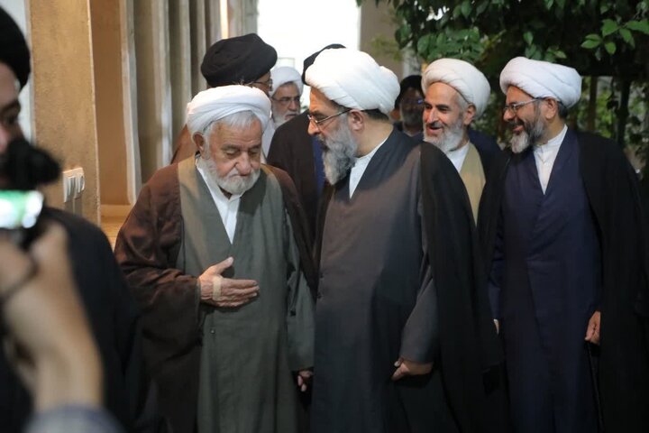تصاویر/ حضور آیت‌الله فاضل لنکرانی در دفتر مرحوم آیت‌الله علومی