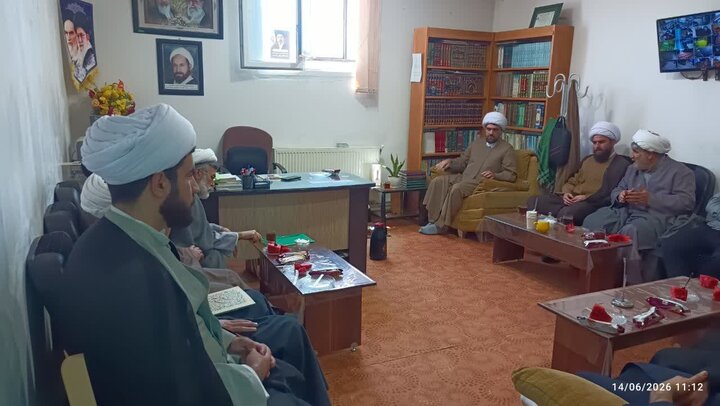 تصاویر/بررسی وضعیت آموزشی پژوهشی مدرسه علمیه نورآباد با حضور مدیرحوزه علمیه لرستان