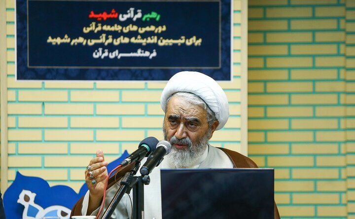 تصاویر/ رونمایی از کتاب شخصیت قرآنی رهبر شهید