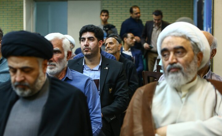 تصاویر/ رونمایی از کتاب شخصیت قرآنی رهبر شهید