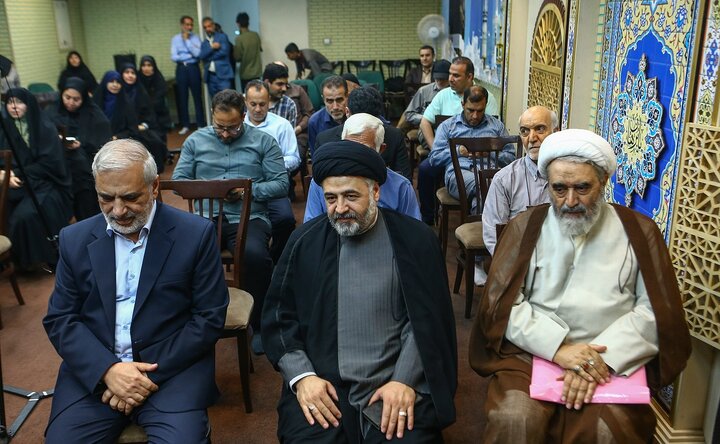 تصاویر/ رونمایی از کتاب شخصیت قرآنی رهبر شهید