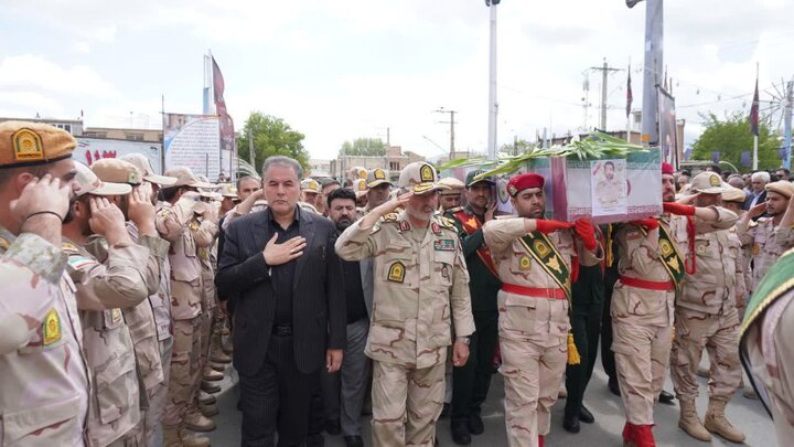 تصاویر/ مراسم تشییع پیکر مطهر شهید والا مقام حسین رسولی در چالدران