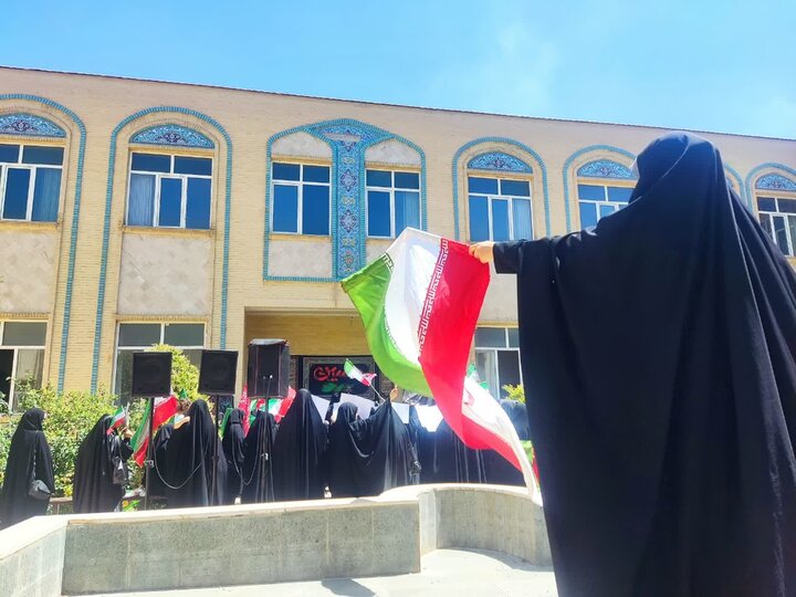 تصاویر / اجتماع اساتید ،وطلاب مدرسه علمیه تخصصی کوثر خواهران قزوین با رهبر معظم انقلاب اسلامی