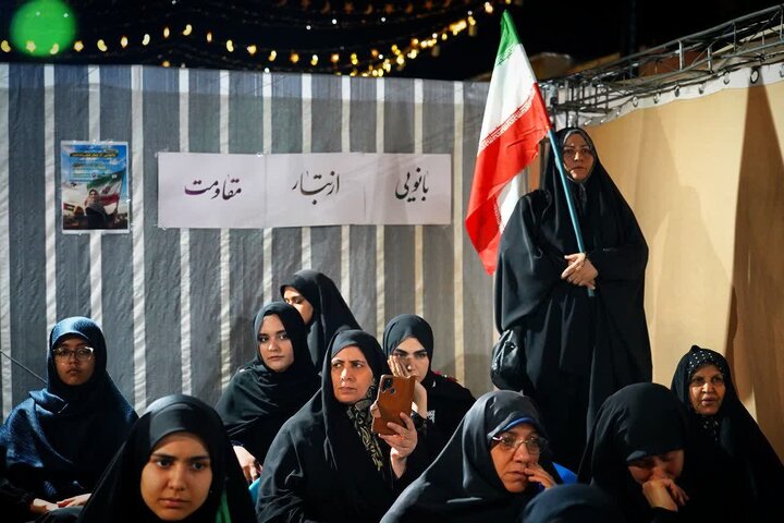 تصاویر/ویژه برنامه "بانویی از تبار مقاومت" در اراک