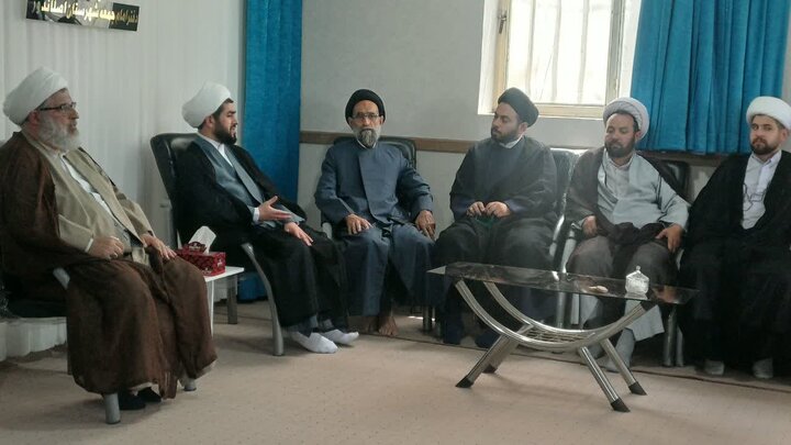 تصاویر/ کارگاه توانمندسازی ائمه جماعات شهرستان اصلاندوز در دفتر امام جمعه اصلاندوز