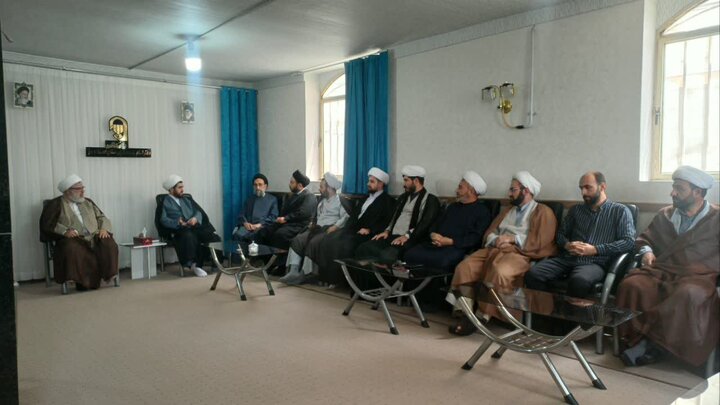 تصاویر/ کارگاه توانمندسازی ائمه جماعات شهرستان اصلاندوز در دفتر امام جمعه اصلاندوز