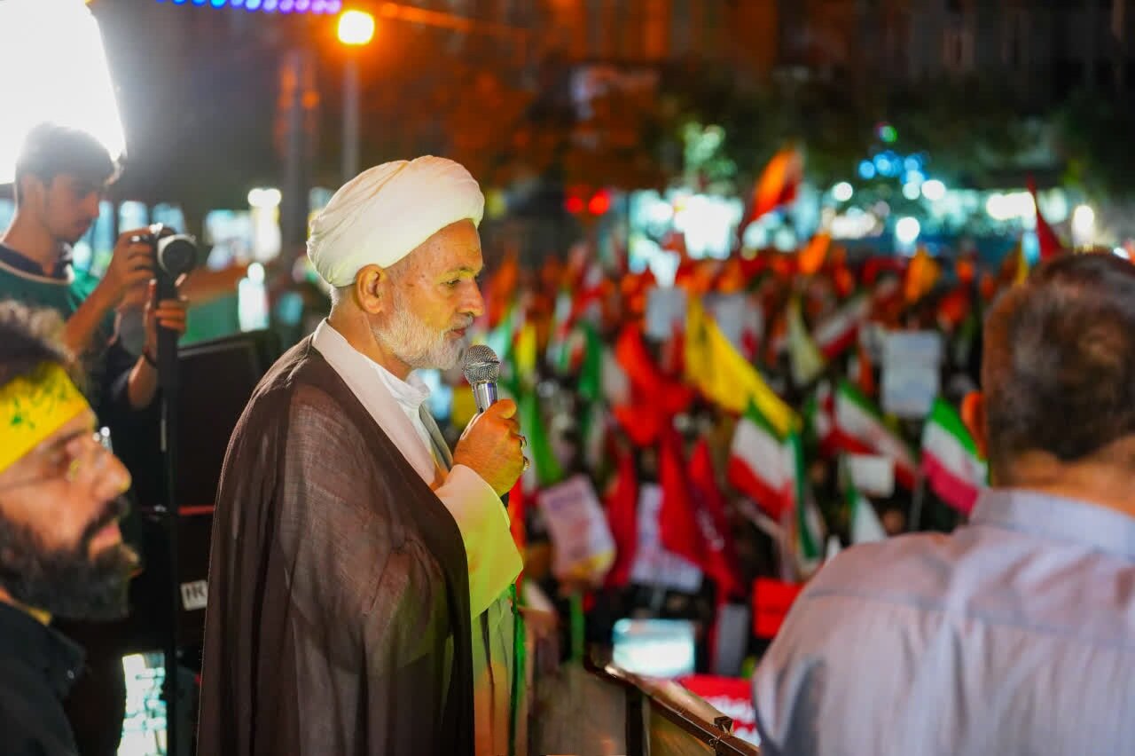 مسئولان در محاسبات خود نسبت به دشمن دچار اشتباه نشوند