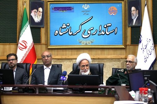 حضور یک عالم دینی در میان مردم، آثار عمیقی در تقویت دینداری جامعه دارد