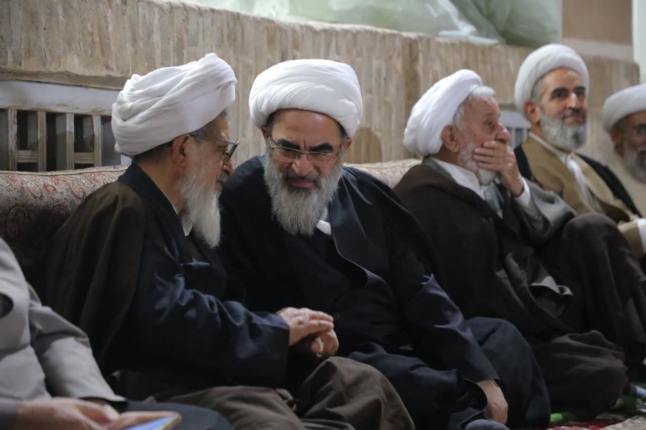 تصاویر/ حضور آیت‌الله فاضل لنکرانی در دفتر مرحوم آیت‌الله علومی
