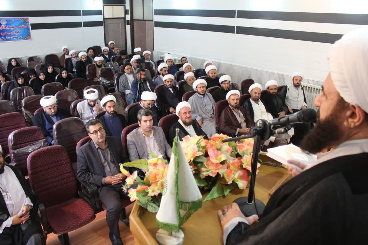 همایش طلایه‌ داران تبلیغ با محوریت بیعت با رهبری در شهرستان گرمی