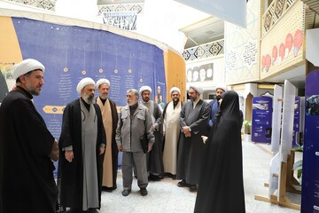 بازدید مدیر حوزه‌های علمیه خواهران از نمایشگاه «بانوی ایرانی»+ تصاویر