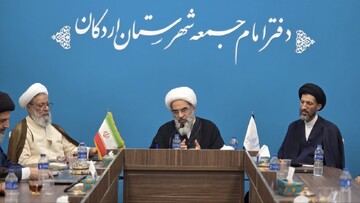 تصاویر/ دیدار آیت الله محمد جواد فاضل لنکرانی با امام شهرستان اردکان