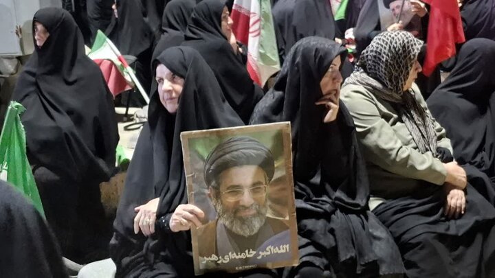 تصاویر/ اجتماع شبانگاهی همراه با شصت و یکمین سالگردشهدای 26 خردادحزب موتلفه اسلامی درکاشان