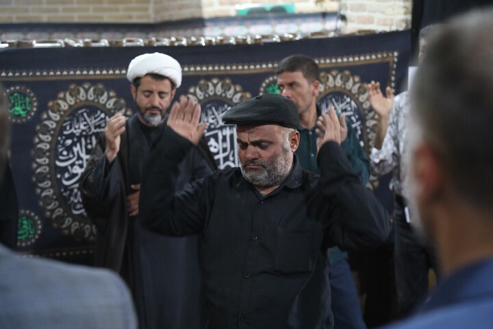 آیین عزاداری روز اول محرم توسط بازاریان شهرکرد