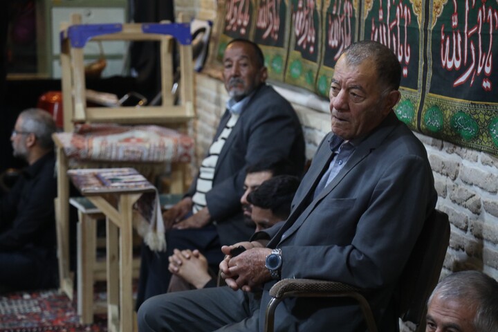 آیین عزاداری روز اول محرم توسط بازاریان شهرکرد