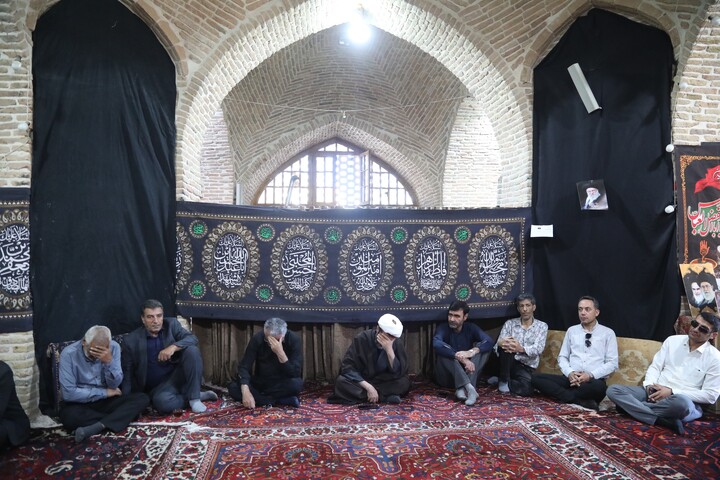 آیین عزاداری روز اول محرم توسط بازاریان شهرکرد