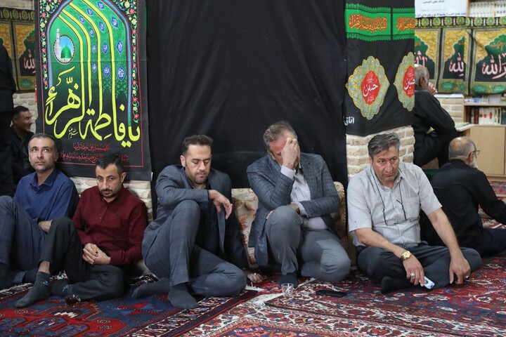 آیین عزاداری روز اول محرم توسط بازاریان شهرکرد