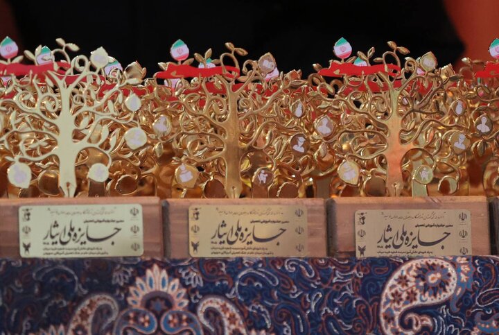 تصاویر/ دهمین جشنواره آموزشی تحصیلی جایزه ملی ایثار