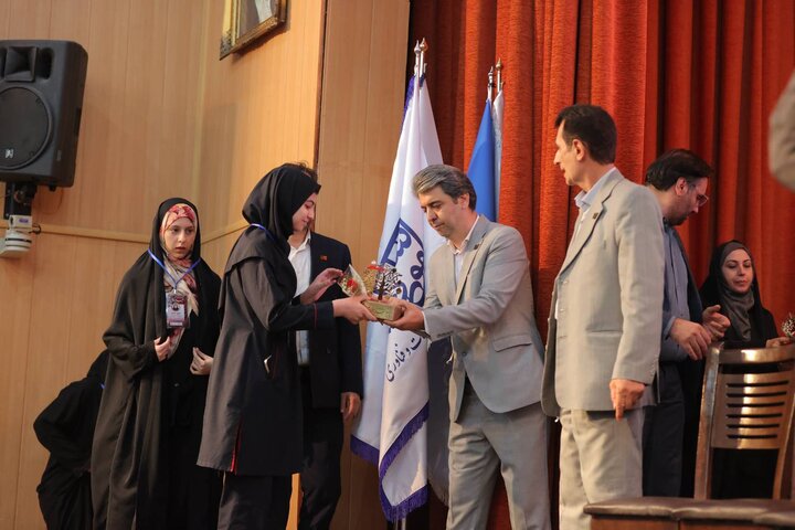 تصاویر/ دهمین جشنواره آموزشی تحصیلی جایزه ملی ایثار