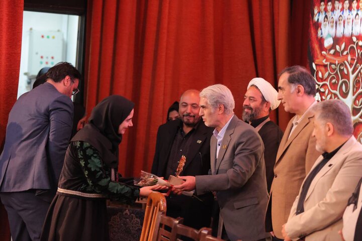 تصاویر/ دهمین جشنواره آموزشی تحصیلی جایزه ملی ایثار