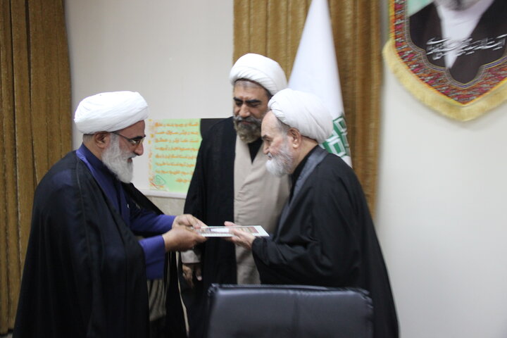 تصاویر / معارفه وتکریم مدیر جدید مدرسه علمیه شیخ الاسلام قزوین