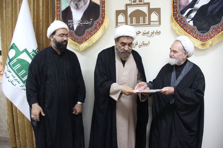 تصاویر / معارفه وتکریم مدیر جدید مدرسه علمیه شیخ الاسلام قزوین