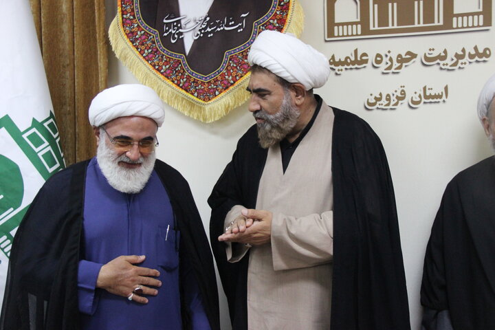 تصاویر / معارفه وتکریم مدیر جدید مدرسه علمیه شیخ الاسلام قزوین