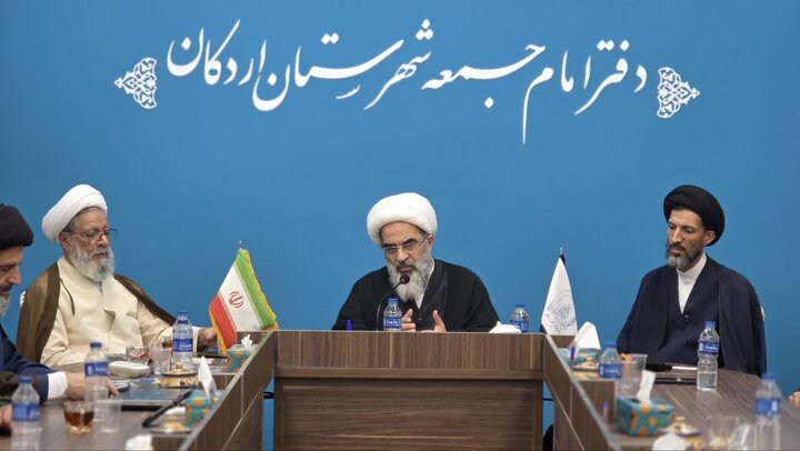 تصاویر/ دیدار آیت الله محمد جواد فاضل لنکرانی با امام شهرستان اردکان
