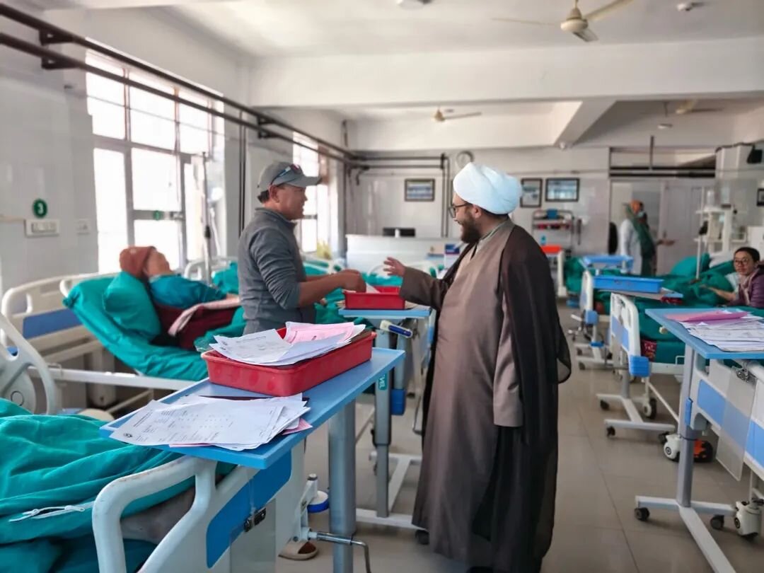 امام جمعہ کارگل کا ضلع اسپتال کرگل کا دورہ، کامیاب سرجری والے مریضوں کی خیریت دریافت کی