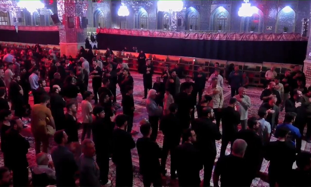 مراسم عزاداری امام حسین (ع) در رواق امام خمینی حرم مطهر رضوی